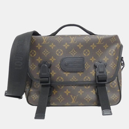 Louis Vuitton: Коричневая сумка 