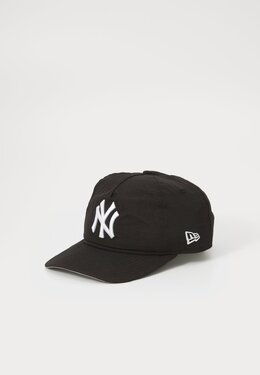 NEW ERA: Чёрная кепка 