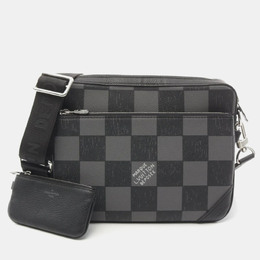 Louis Vuitton: Чёрная сумка 