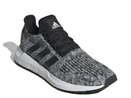Adidas: Чёрные кроссовки  Swift Run