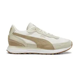 PUMA: Бежевые кроссовки  Rider