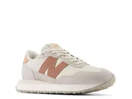 New Balance: Бежевые кроссовки  237
