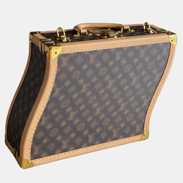 Louis Vuitton: Коричневая сумка 