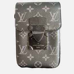 Louis Vuitton: Чёрная сумка через плечо 