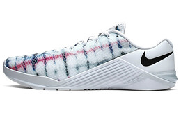 Nike: Серые кроссовки 