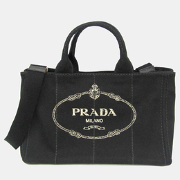 Prada: Чёрная сумка 