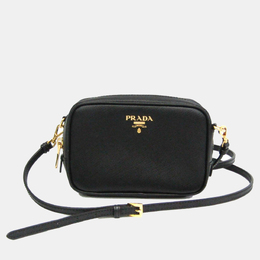 Prada: Чёрная сумка 