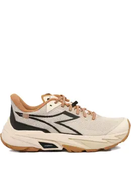 Diadora: Светлые кроссовки 