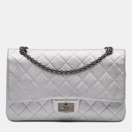 Chanel: Серебристая сумка 