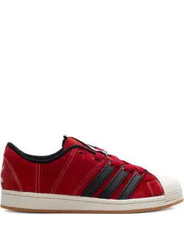 adidas: Красные кроссовки 