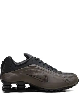 Nike: Коричневые кроссовки  Shox R4