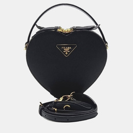 Prada: Чёрная сумка 