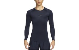 Nike: Тёмная футболка 