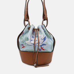 Loewe: Голубая сумка  Balloon