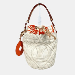 Louis Vuitton: Белая сумка 