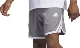 Adidas: Белые шорты 
