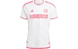 Adidas: Белая футболка 