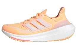 Adidas: Светлые кроссовки  UltraBoost