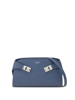 Ferragamo: Голубая сумка 