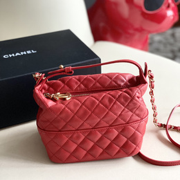Chanel: Красная сумка 