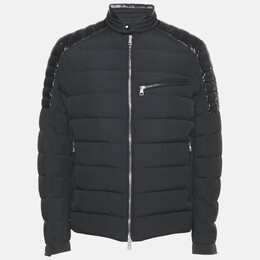 Moncler: Чёрная куртка 