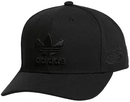 Adidas: Чёрная кепка 