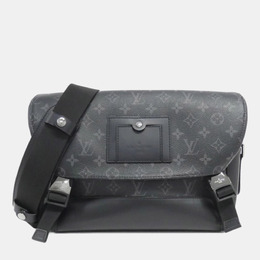 Louis Vuitton: Чёрная сумка 