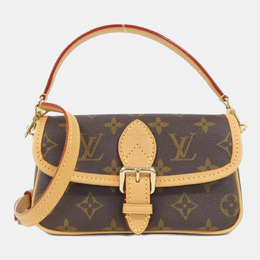 Louis Vuitton: Коричневая сумка 