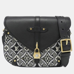Louis Vuitton: Чёрная сумка 