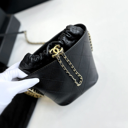 Chanel: Чёрная сумка 