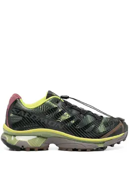 Salomon: Чёрные кроссовки 