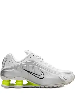 Nike: Серебристые кроссовки  Shox R4