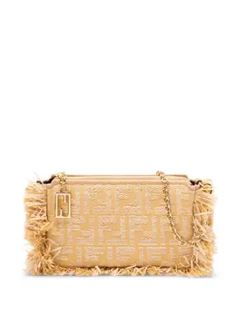 FENDI: Бежевый клатч  Baguette