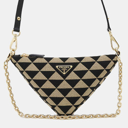 Prada: Чёрная сумка 