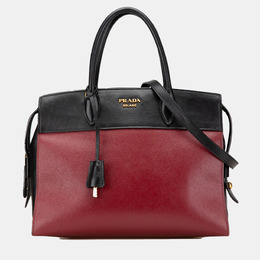 Prada: Красная сумка 