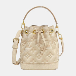 Louis Vuitton: Светлая сумка 