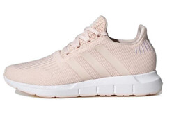 Adidas: Белые кроссовки  Swift Run