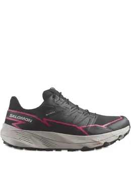 Salomon: Чёрные кроссовки 