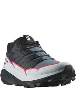 Salomon: Чёрные кроссовки 