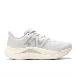 New Balance: Серые кроссовки  FuelCell