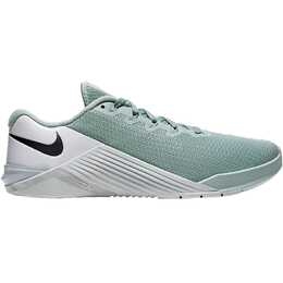 Nike: Зелёные кроссовки 