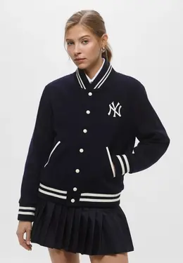 Sporty & Rich: Синяя куртка 