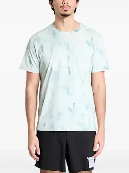 Under Armour: Светлая футболка 