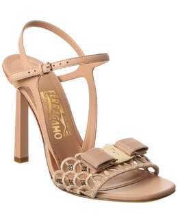 Salvatore Ferragamo: Бежевые сандалии 