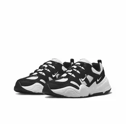 NIKE: Белые кроссовки  Tech