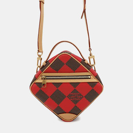 Louis Vuitton: Красная сумка 