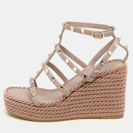 Valentino: Бежевые сандалии  Rockstud