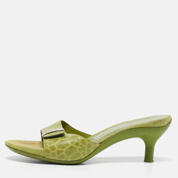 Salvatore Ferragamo: Зелёные сандалии 