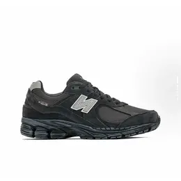New Balance: Чёрные кроссовки  2002R