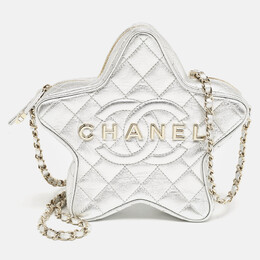 Chanel: Серебристая сумка 